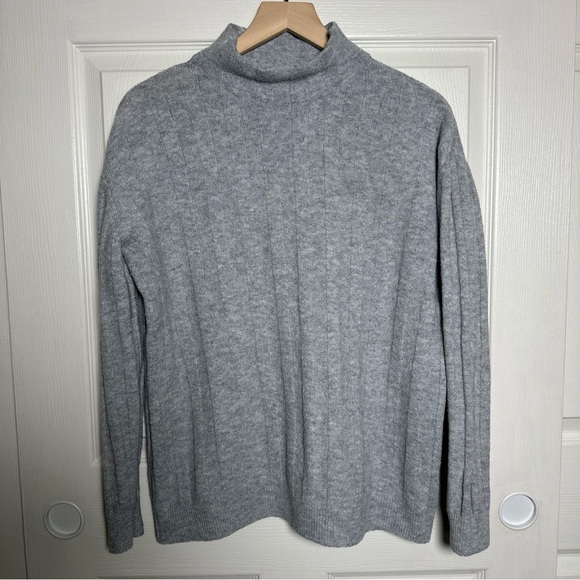 Elie Tahari Womens Large Gray Mock Turtleneck Sweater Normcore Minimalist Wool - Picture 1 of 11